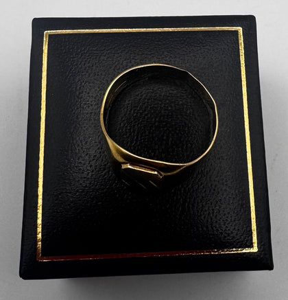 18ct gold ring size V