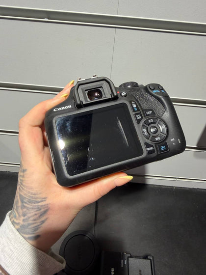Canon EOS 2000D Black + 18-55mm IS II