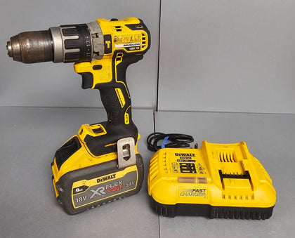 DEWALT DCD796 18v XR Brushless Combi Drill + 9ah XR Flex Volt Battery & Dewalt fast charger