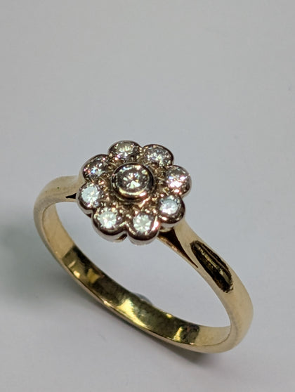 18CT GOLD DIAMOND FLORAL RING