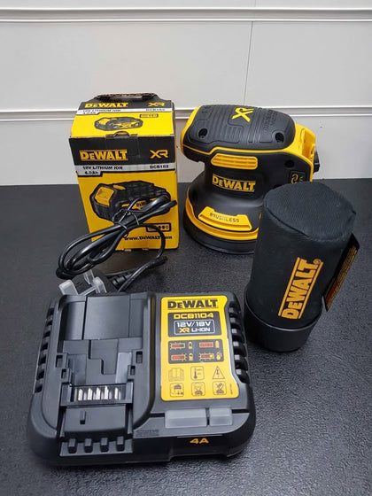 DEWALT DCW210 BRUSHLESS ORBITAL SANDER PLUS 18V 4.0AH BATTERY AND CHARGER *NEW*