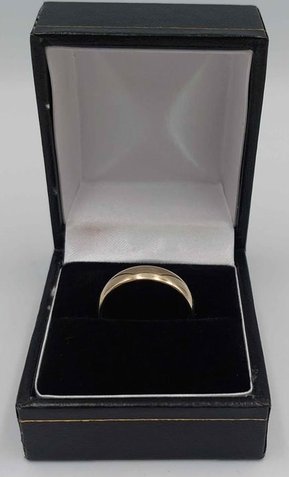 9ct gold wedding band size O Boxed 3.8g