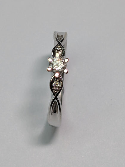 14CT WHITE GOLD RING PRESTON