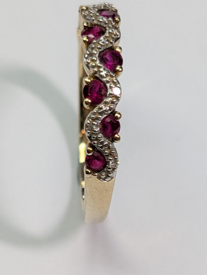 9CT GOLD DIAMOND & RED STONE RING