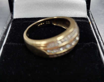 9CT - Yellow Gold Ring With CZ Stones - 3.77g - Size O. Hallmarked