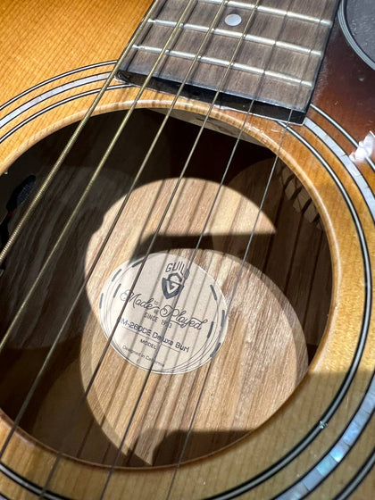 Guild OM-260CE Deluxe Burl