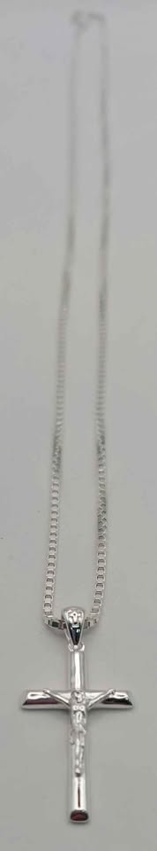 *BRAND NEW* 925 silver necklace with cross pendant 9.3g 24