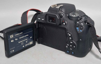 Canon EOS 750D + 18-55mm IS STM