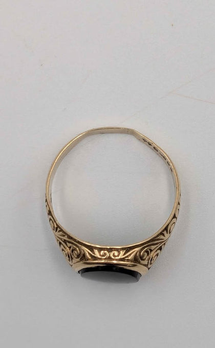 375 9K HALLMARKED, YELLOW GOLD OPAL RING, 3.4G Size: U/22, Boxed *SLIGHT DAMAGE TO BAND*