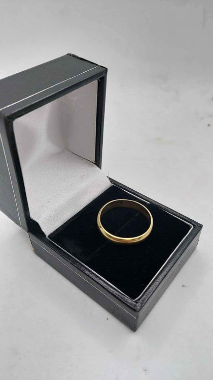 18ct Yellow Gold Wedding Band Ring - Size T - 3.96 Grams.