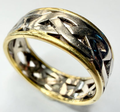 18ct yellow and white gold celtic knot ring size U 1/2