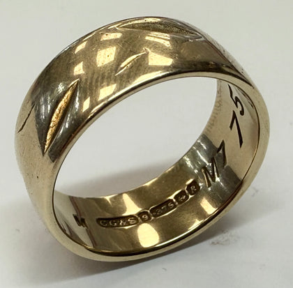HALLMARKED 9CT GOLD PATTERN BAND SIZE L 1/2