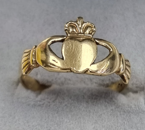 9ct Gold Claddagh Ring Size R