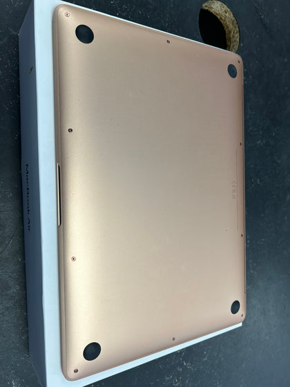 Apple MacBook Air with Retina Display - 8 GB RAM - 256 GB SSD - 13.3