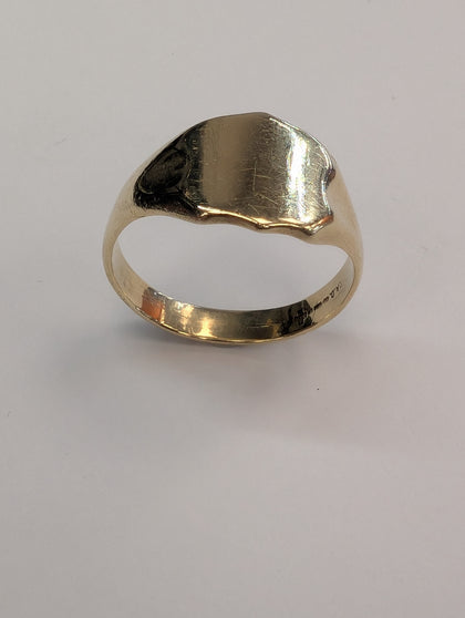 9ct yellow gold signet ring size V