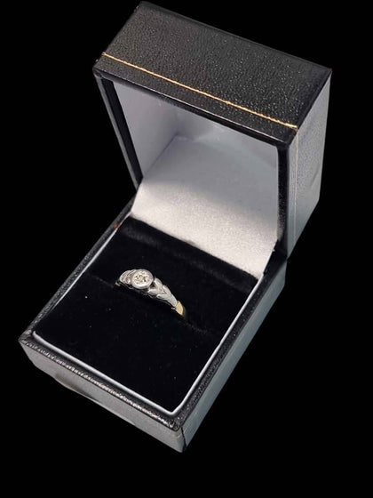 18ct White & Yellow Gold Ladies Ring With Small Diamond Stone - Size O - 3.08 Grams