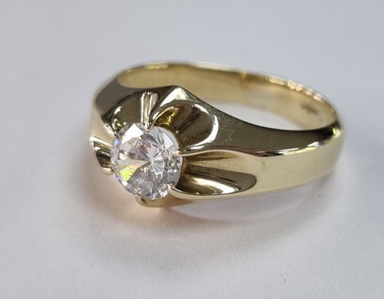 9ct gold ring cz stone size S1/2