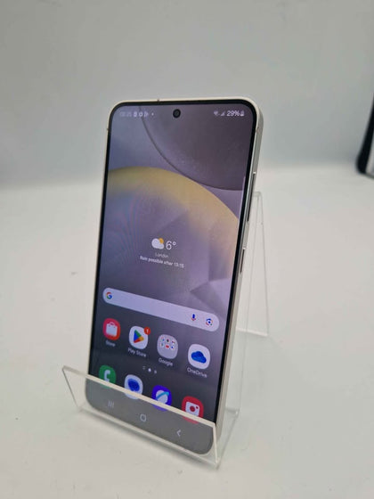 Samsung Galaxy S24 Mobile Phone - 128GB SSD - Silver - Open Unlocked - Unboxed *SCRATCHED*