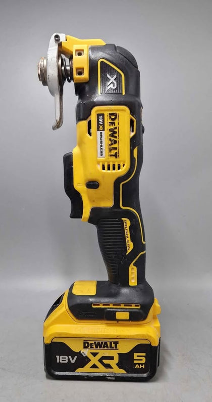 DEWALT DCS355N 18V XR Brushless Oscillating Multi Tool - With 1x 5.0Ah Battery