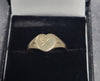 375 - Yellow Gold Heart Signet Ring - 2.46g - Size O - Hallmarked