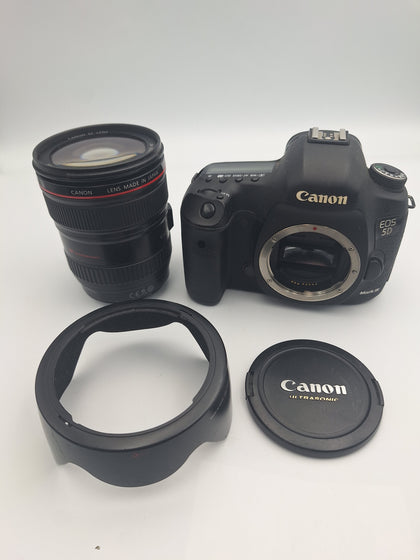 Canon EOS 5D Mark III digital camera with canon ef 24-105mm usm black lens, battery and charger UNBOXED