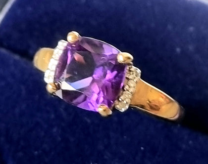 9ct Gold Ring with Purple Stone /Diamond Chips.