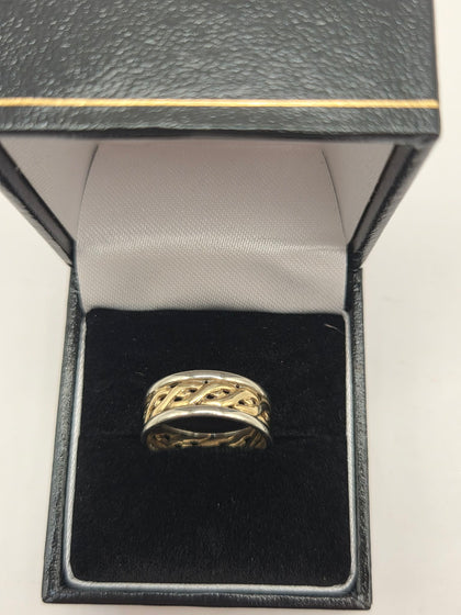 9 ct Hallmarked Celtic Two Tone gold ring size o -3.5 grams