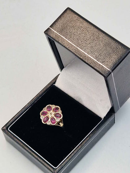 9ct Yellow Gold Ring With Purple Stones - Size L - 2.71 Grams
