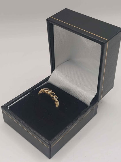 (9ct 375 Hallmarked&Tested), White And Black Stone Ring, Weight: 2.20g, Size O