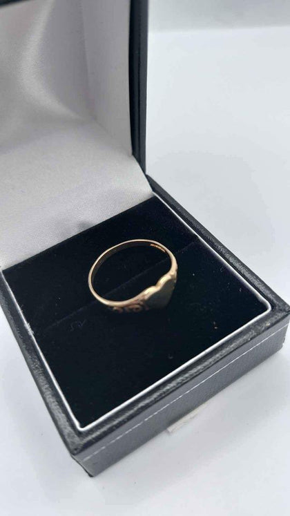 9ct Yellow Gold Ladies Ring With Heart - 1.16 Grams - Size L.