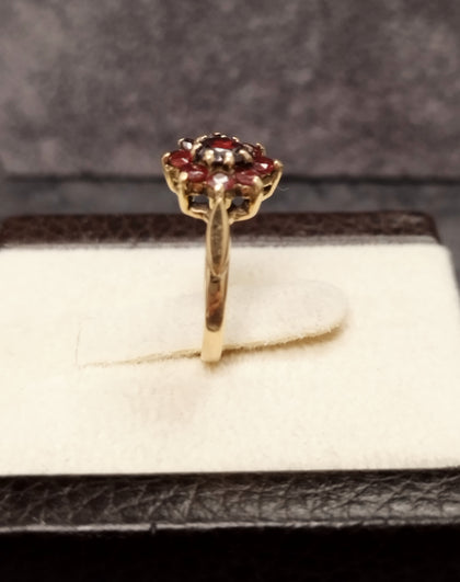 9ct Yellow Gold Red Stone Cluster Ring - Size I