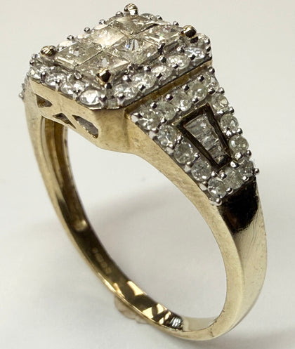9ct gold and diamond cluster ring size R 1/2
