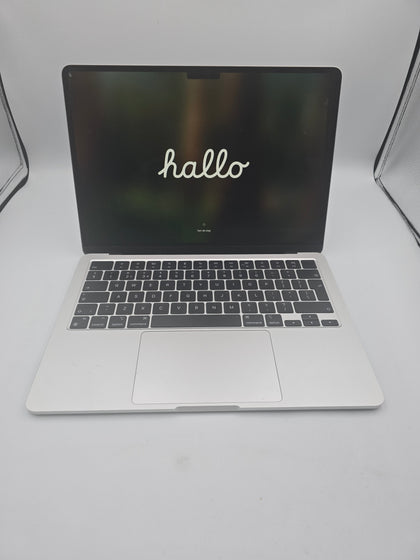 Macbook Air 2022 M2, 8GB 256GB SSD iNTYERGRAT-unboxed