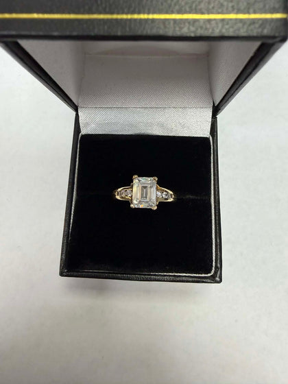 9ct Ladies Gold Ring, C/Z Stone ( Size L ) 3.62g - ** Hallmarked **