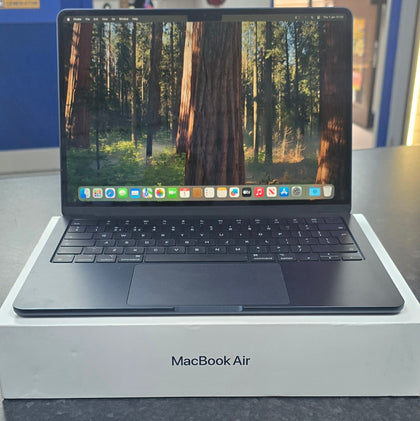 Apple MacBook Air 2022 13-Inch - M2 - 16GB - 256gb SSD - 100% Battery Health