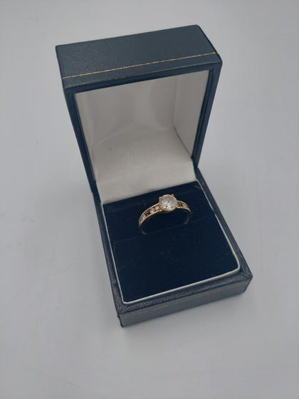 9CT Gold Cubic Zirconia Stones Ring, Hallmarked 375, 1.7Grams, Size: O - Box Included