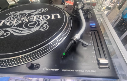 Pioneer professional turntable - PLX -1000  + Case