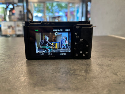 SONY ZV-E10L Mirrorless Vlogging Camera with E PZ 16-50 mm f/3.5-5.6 OSS Lens