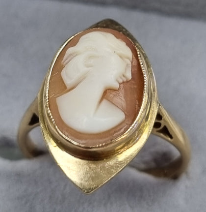 9ct gold cameo ring.