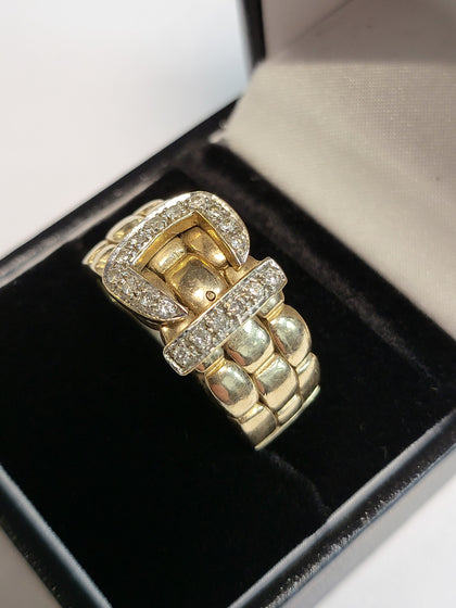 9ct Yellow Gold Buckle Ring with Clear Stones. - Size S - 11.15g - Hallamrked
