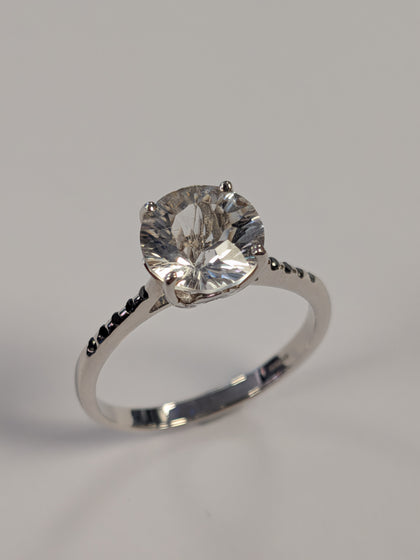 9ct White Gold Large Stone Ring Size N