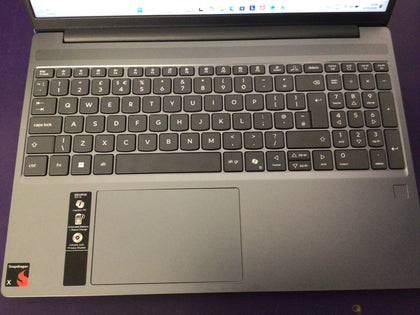 Lenovo idealpad slim 3 15q8x10