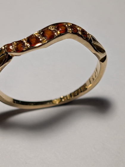 18ct Gold Ring With Red Stones Size O
