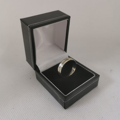 18K White Gold Ring, Hallmarked & Tested (750), 3.2Grams, Size: U.