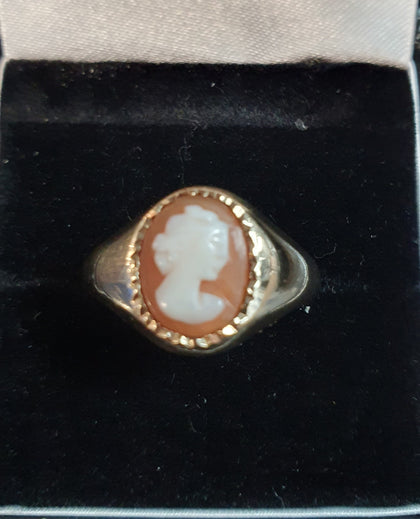 9ct Yellow Gold Cameo Ring - Size P - 2.77g