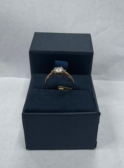 1.5g 9ct Gold ring - Size O - **Hallmarked**