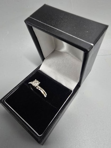 White Gold 375 9ct 2.1G Size M