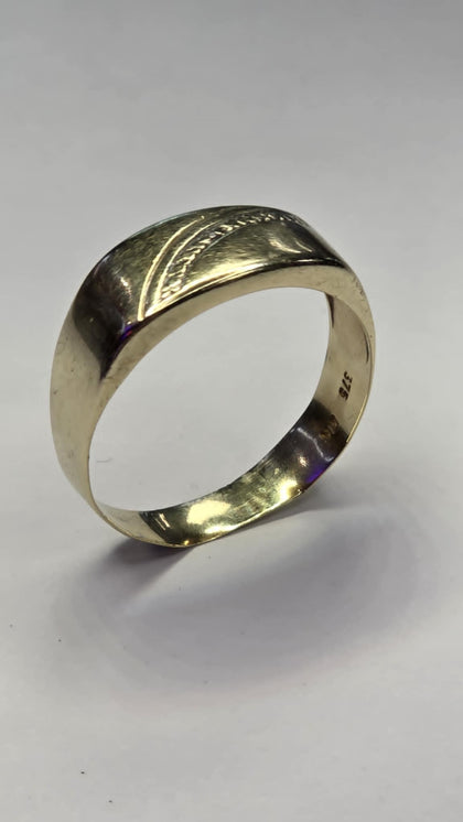 9ct Gents Signet Ring - Size U 1/2