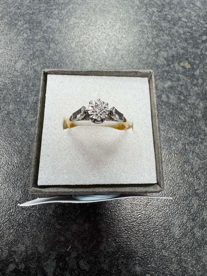 Yellow Gold & White Gold Solitaire Ring **18ct** **Size N** **3.31Grams** **Hallmarked**