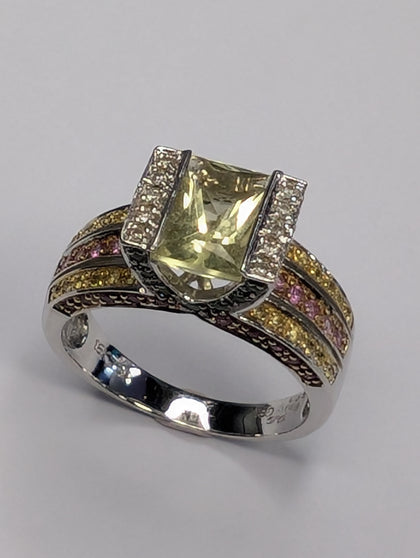 18ct white gold ring with multicolor stones